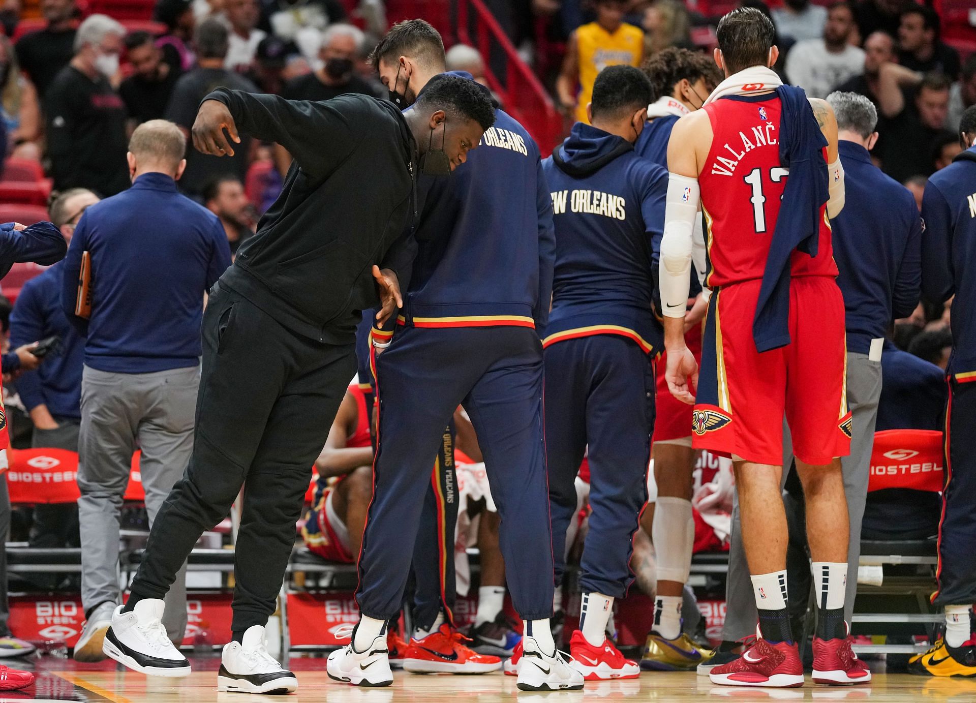 Zion Williamson joins the New Orleans Pelicans huddle